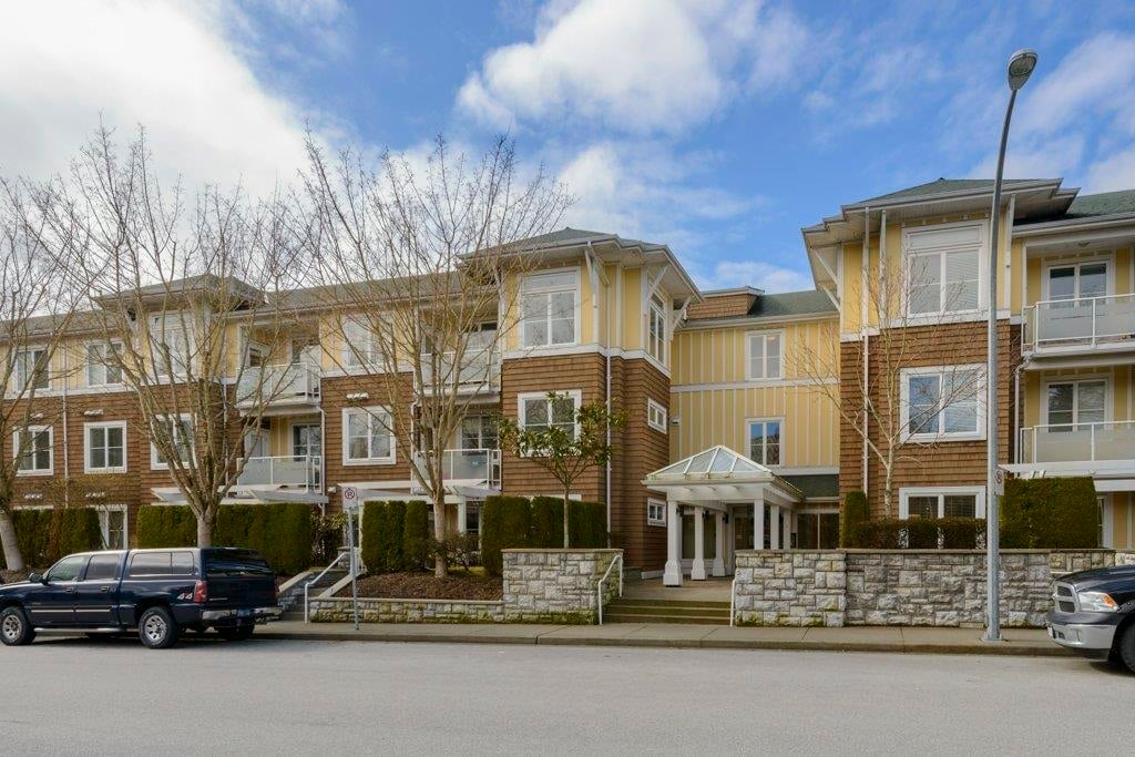 101-1375 View Cres