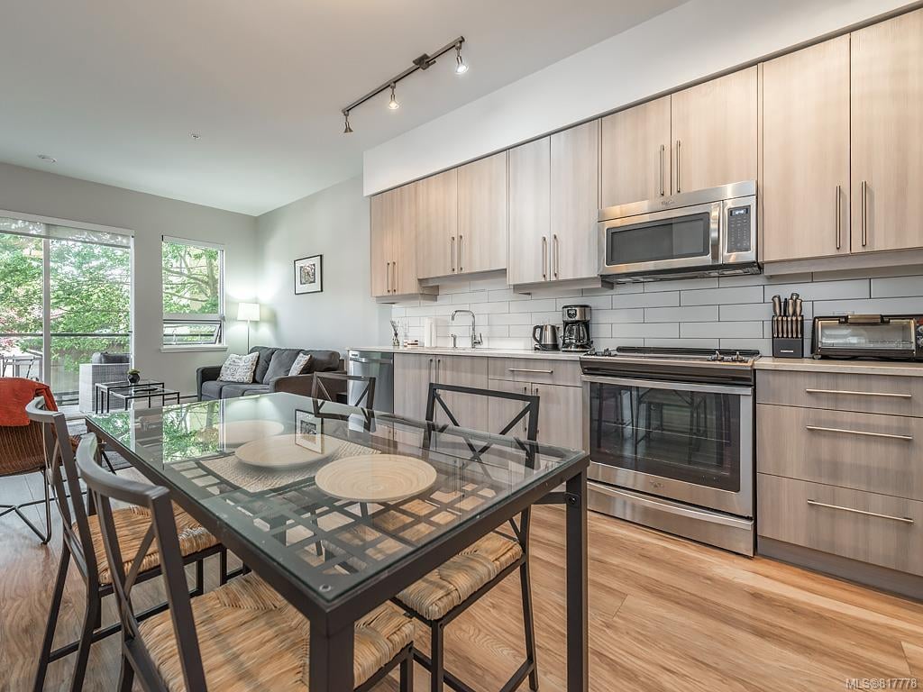 203-595 Pandora Ave