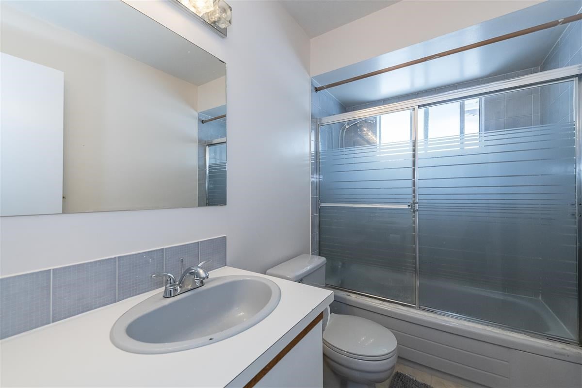 828 Porteau Pl