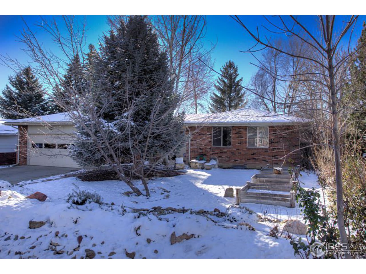 2407 Mountain View Ave