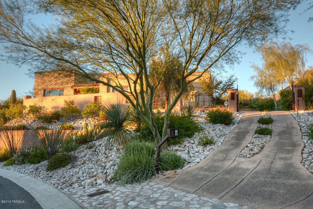 3031 E Placita Los Siete Adobes