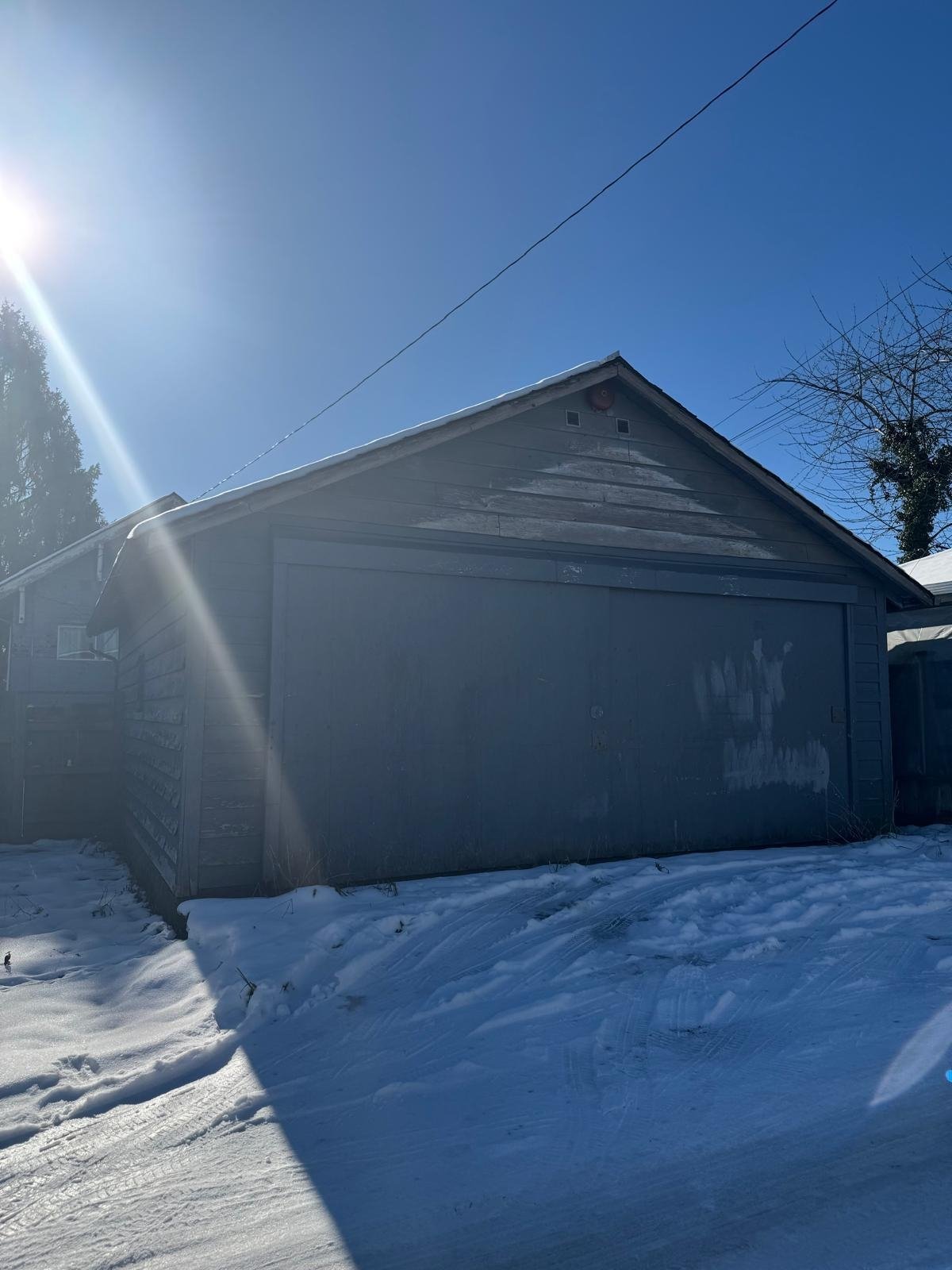 2117 E 54th Ave