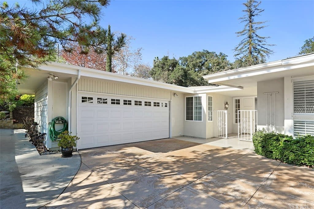 1099 Pine Oak Lane