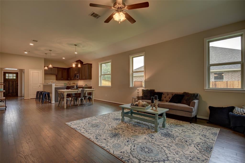 42 Briarwood Lane Bellville, Tx 77418