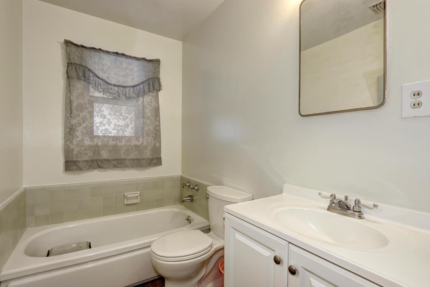 2448 Northview Dr