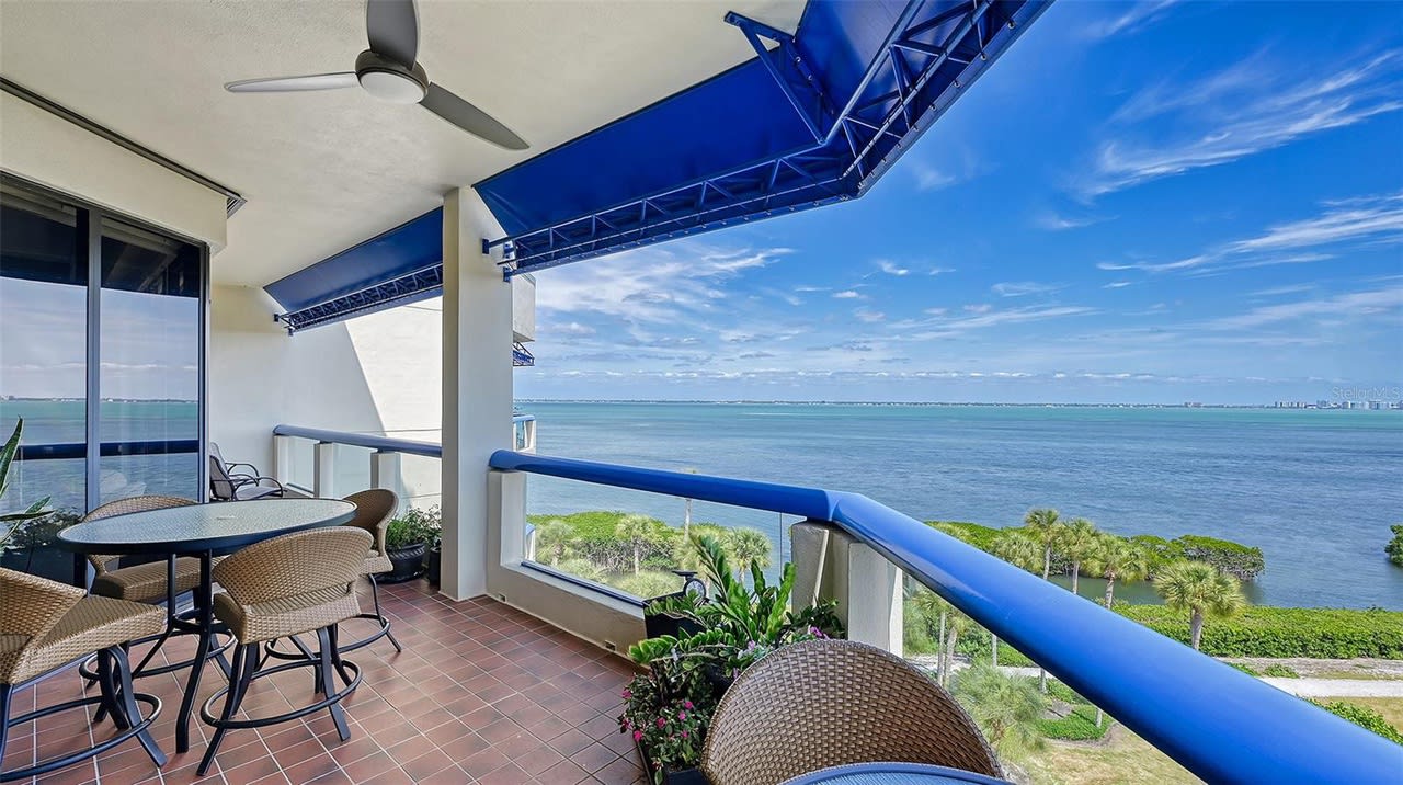 2120 Harbourside Dr, #657