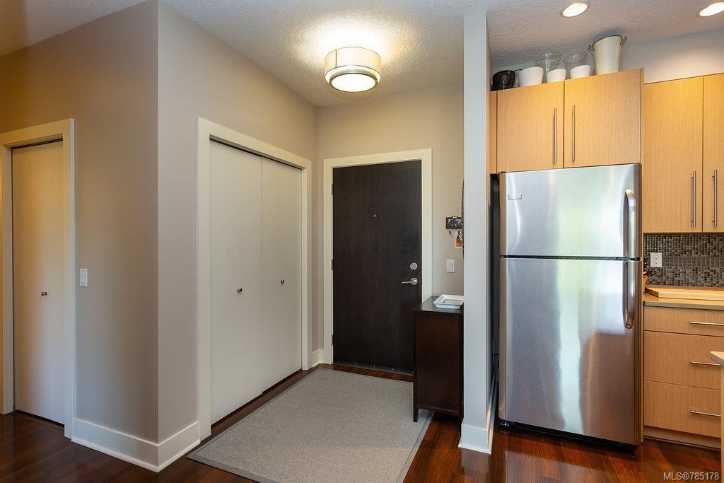 305-4529 West Saanich Rd