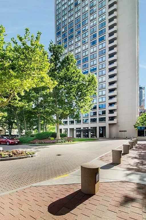 65 E India Row #37GH