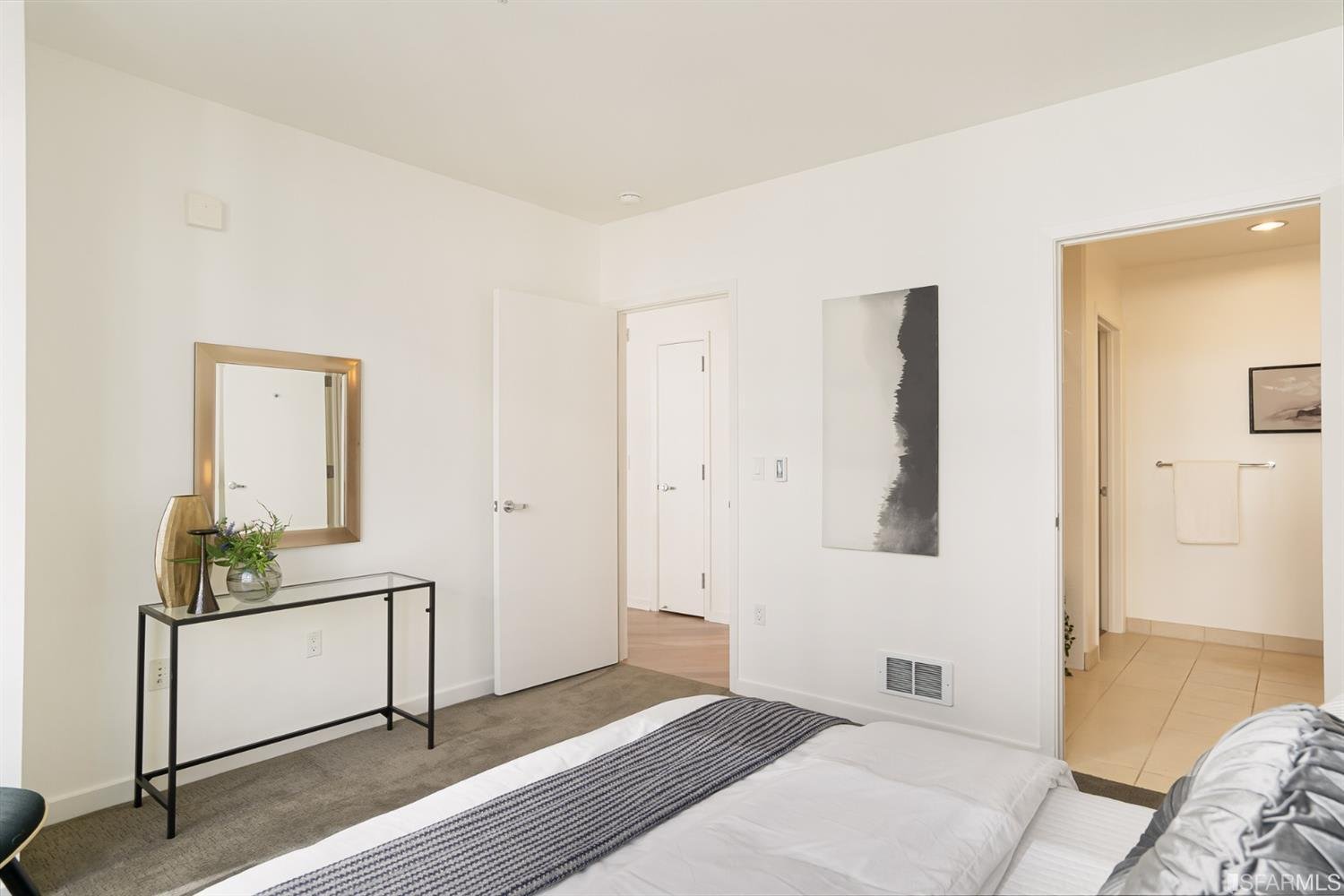 Renovated Park Terrace: 2 bedroom corner home with wrap-around balcony