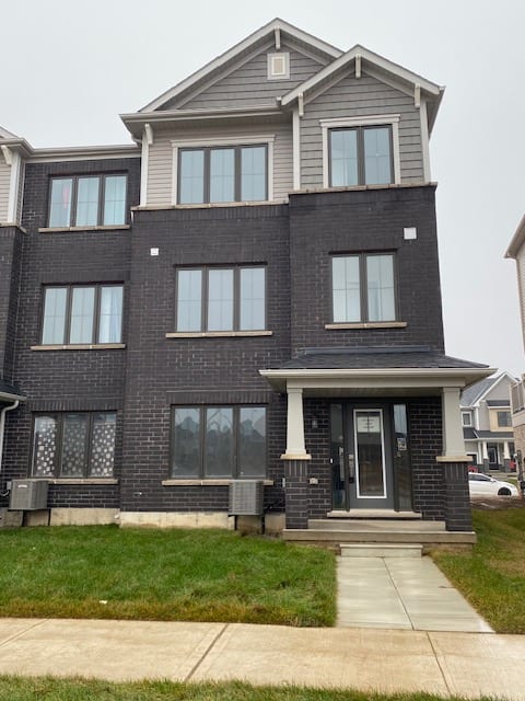 16 Bee Crescent