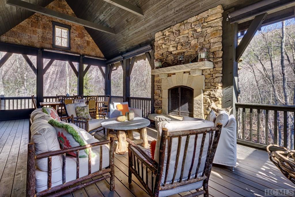 127 Cow Rock Tr