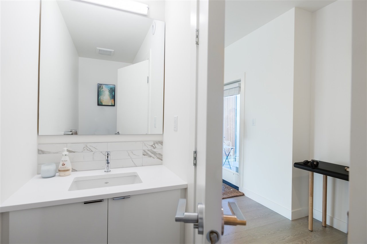 16-3596 Salal Dr