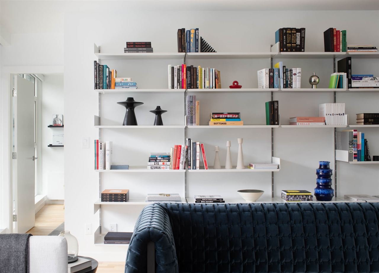 302-1555 W 8th Ave