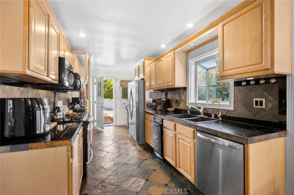 226 La Jolla Dr