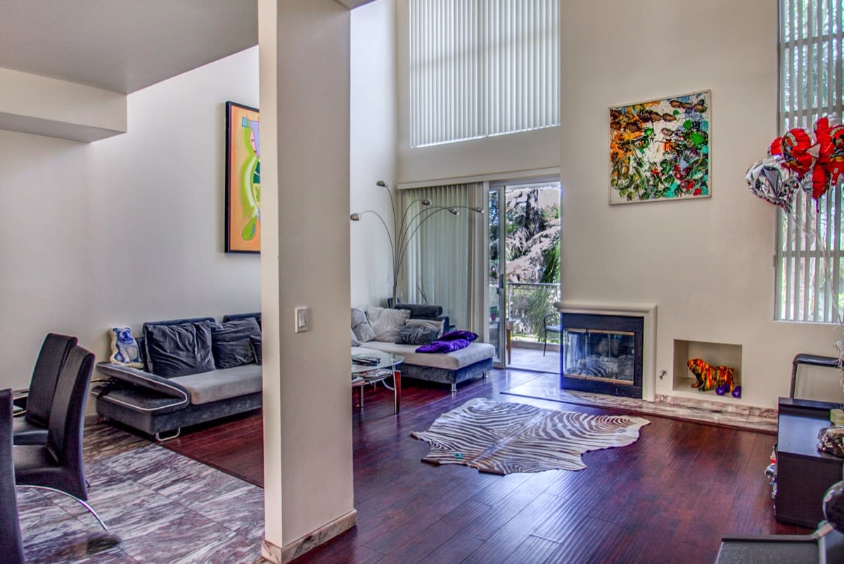 3944 Kentucky Drive Unit: 9 Hollywood Hills CA