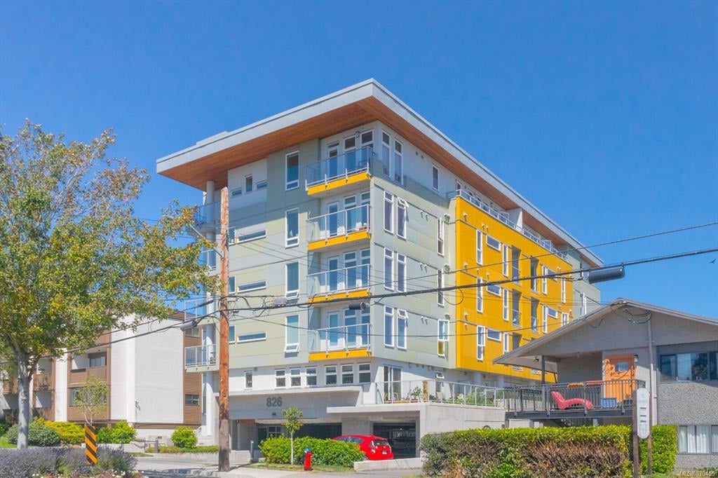 504 - 826 Esquimalt