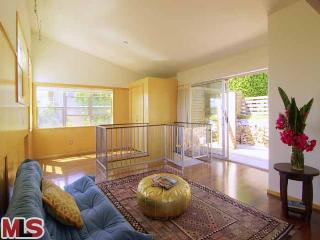 1621 McCollum Pl