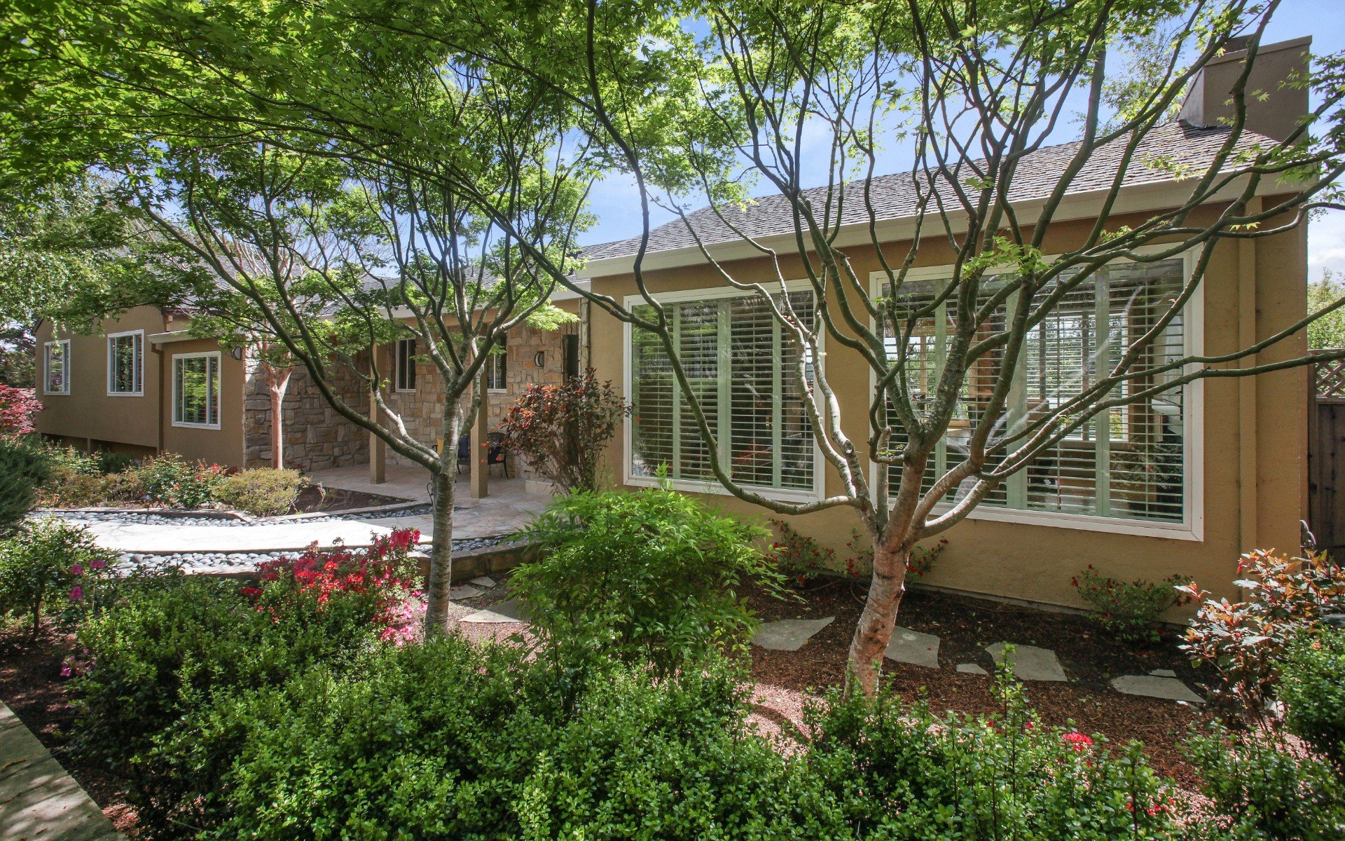 1305 Lakeview Drive