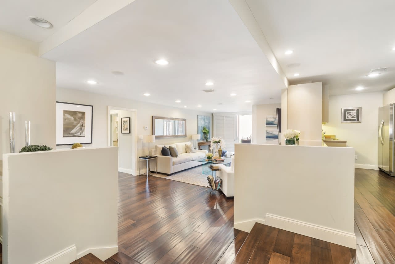 137 S Palm Drive #406