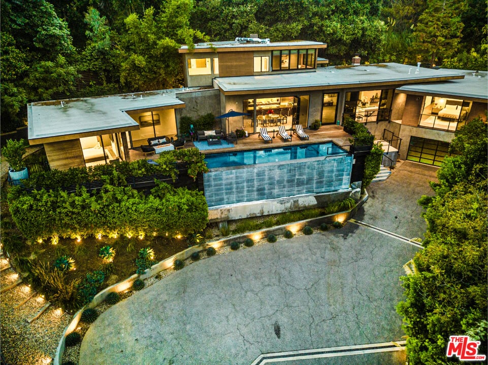 Majestic Oasis