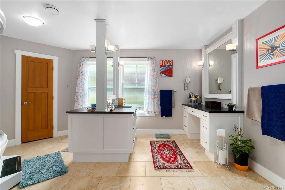 2346 Rozon Rd, Mill Bay