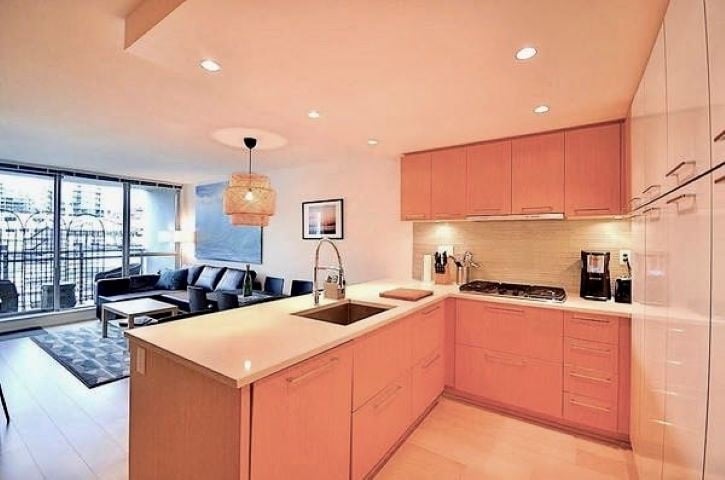 303-1680 W 4 Ave