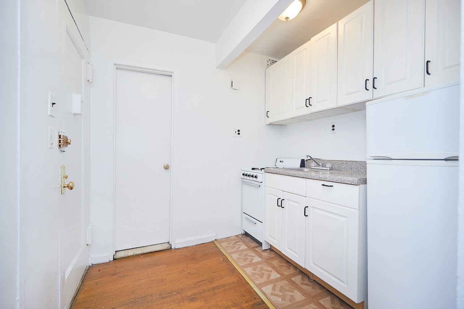 1055 2nd Ave, Unit 4B