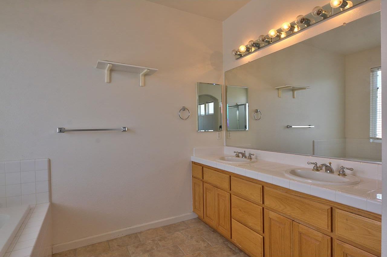13 Wimbledon Cir