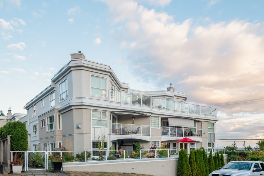 204-15367 Buena Vista Ave