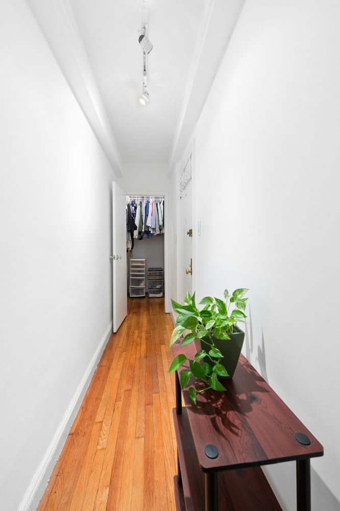 321 East 54th Street Unit: 5H