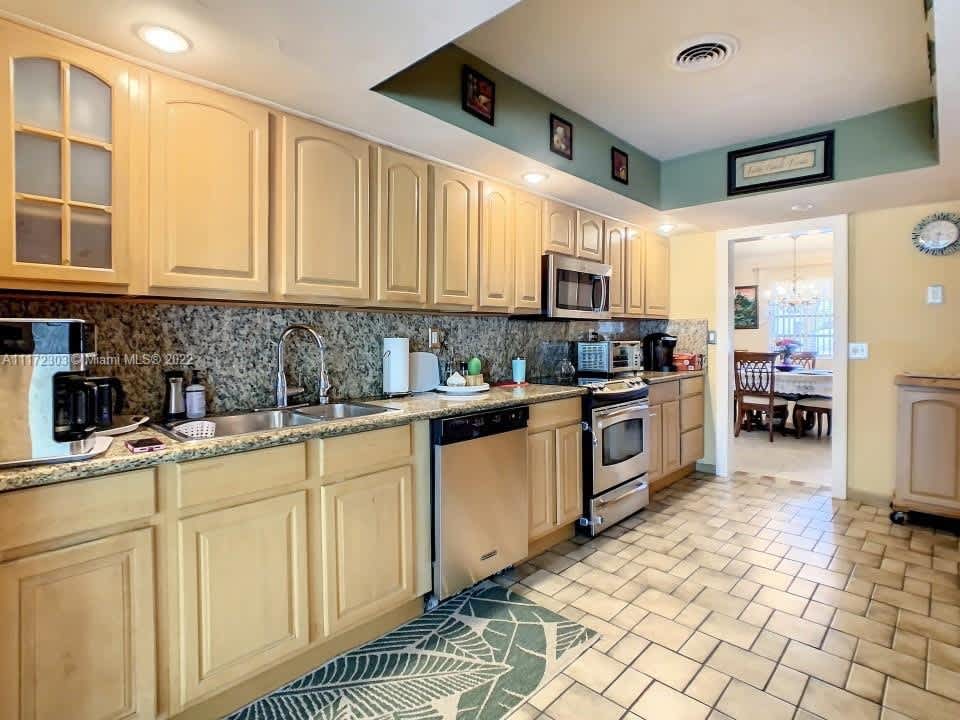 1250 NE 82nd St