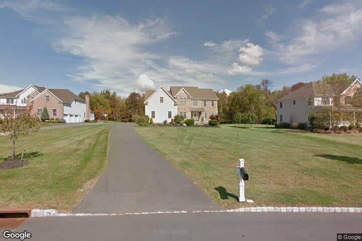 9 HOAGLAND WAY