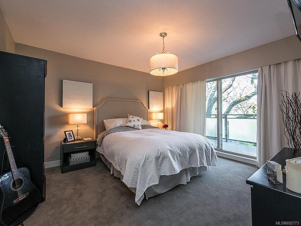 204-1419 Stadacona Ave, Victoria