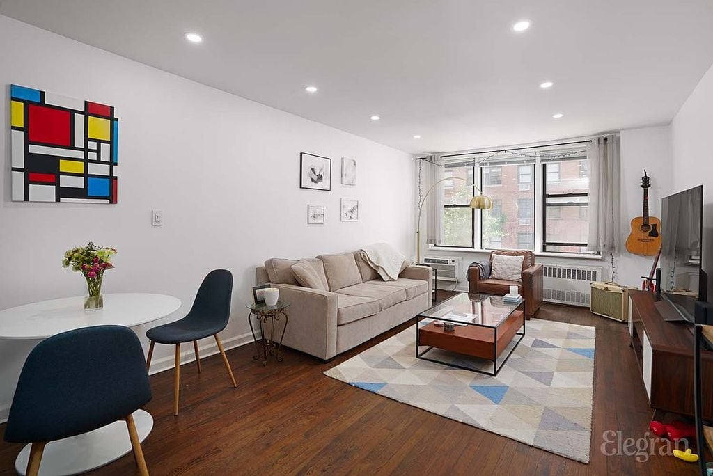201 E 15th St #3C
