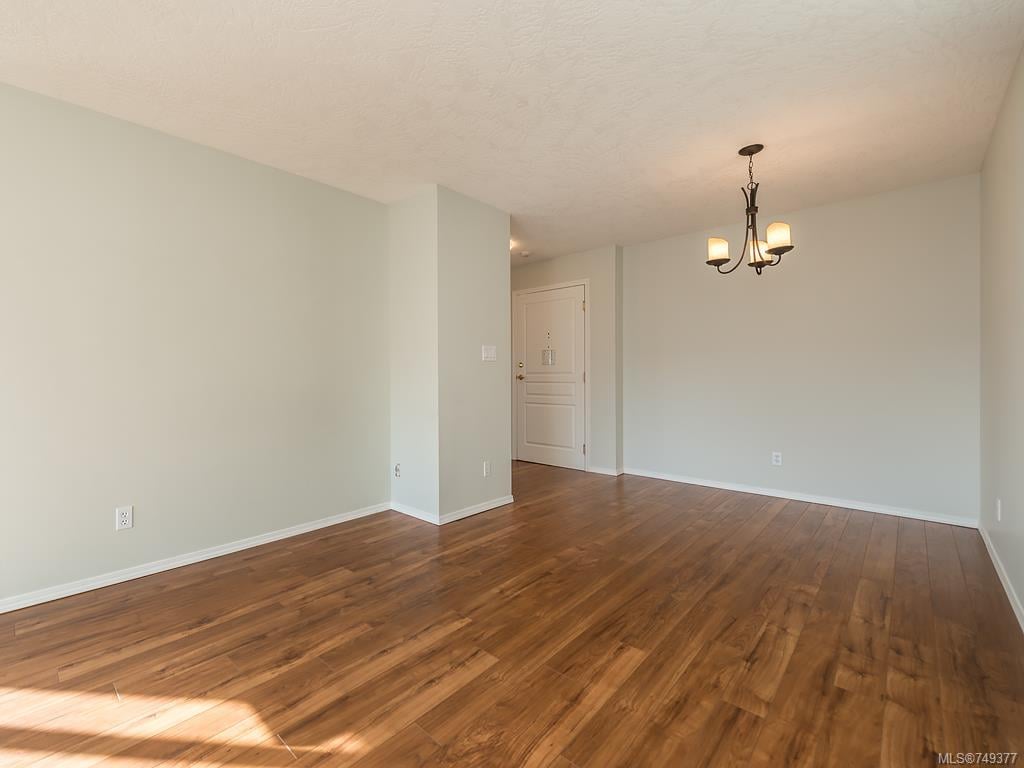 405-898 Vernon Ave