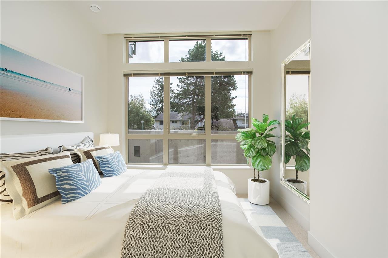 109-14022 North Bluff Road, White Rock