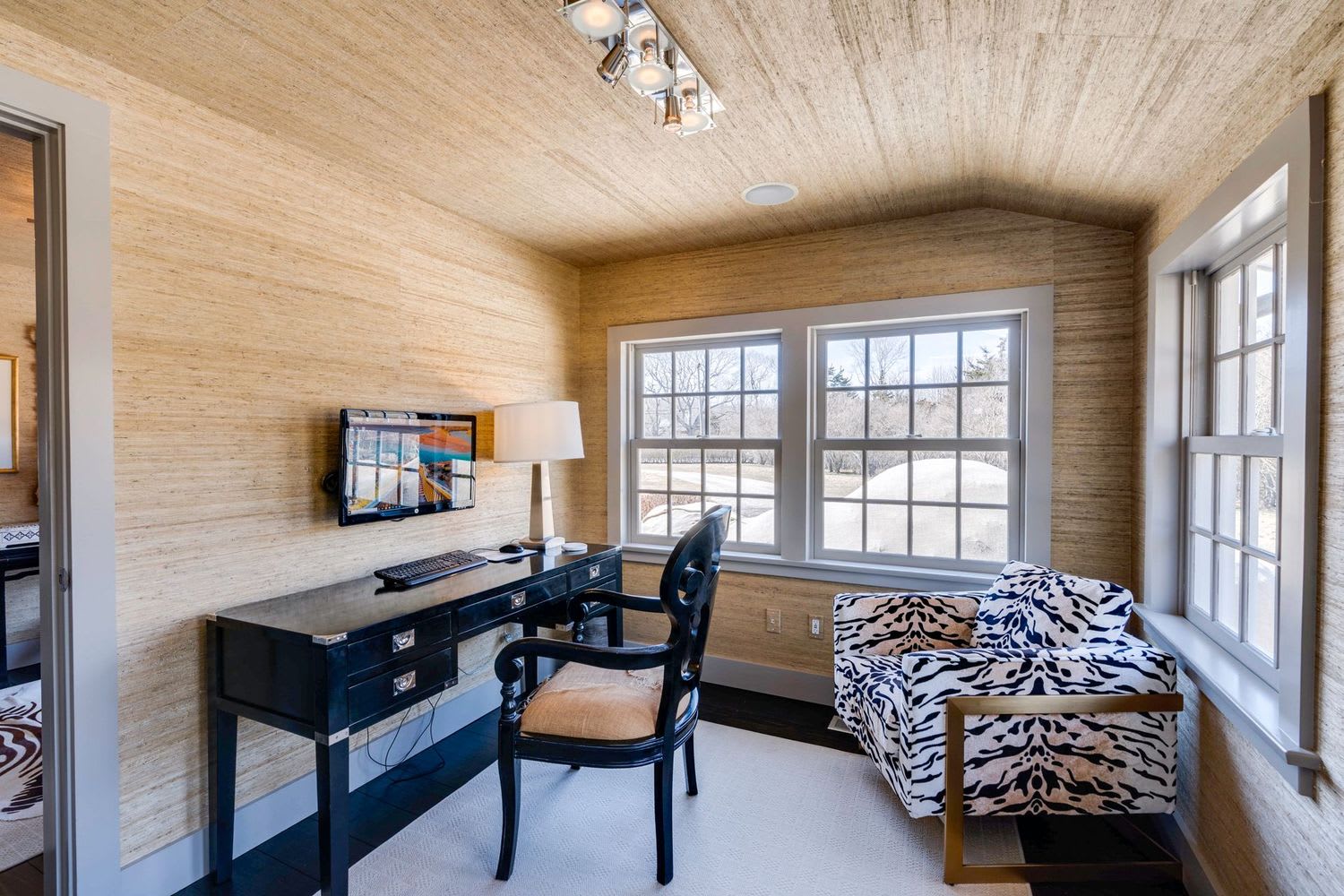 Upscale, Updated Sag Harbor Farmhouse in Waterfront Neighborhood