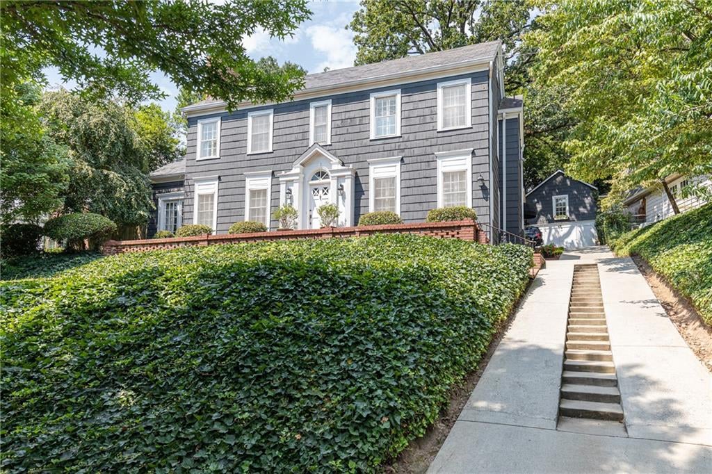 52 Montclair Dr NE