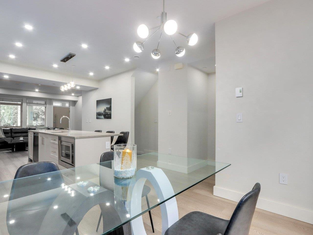 3-115 W Queens Rd