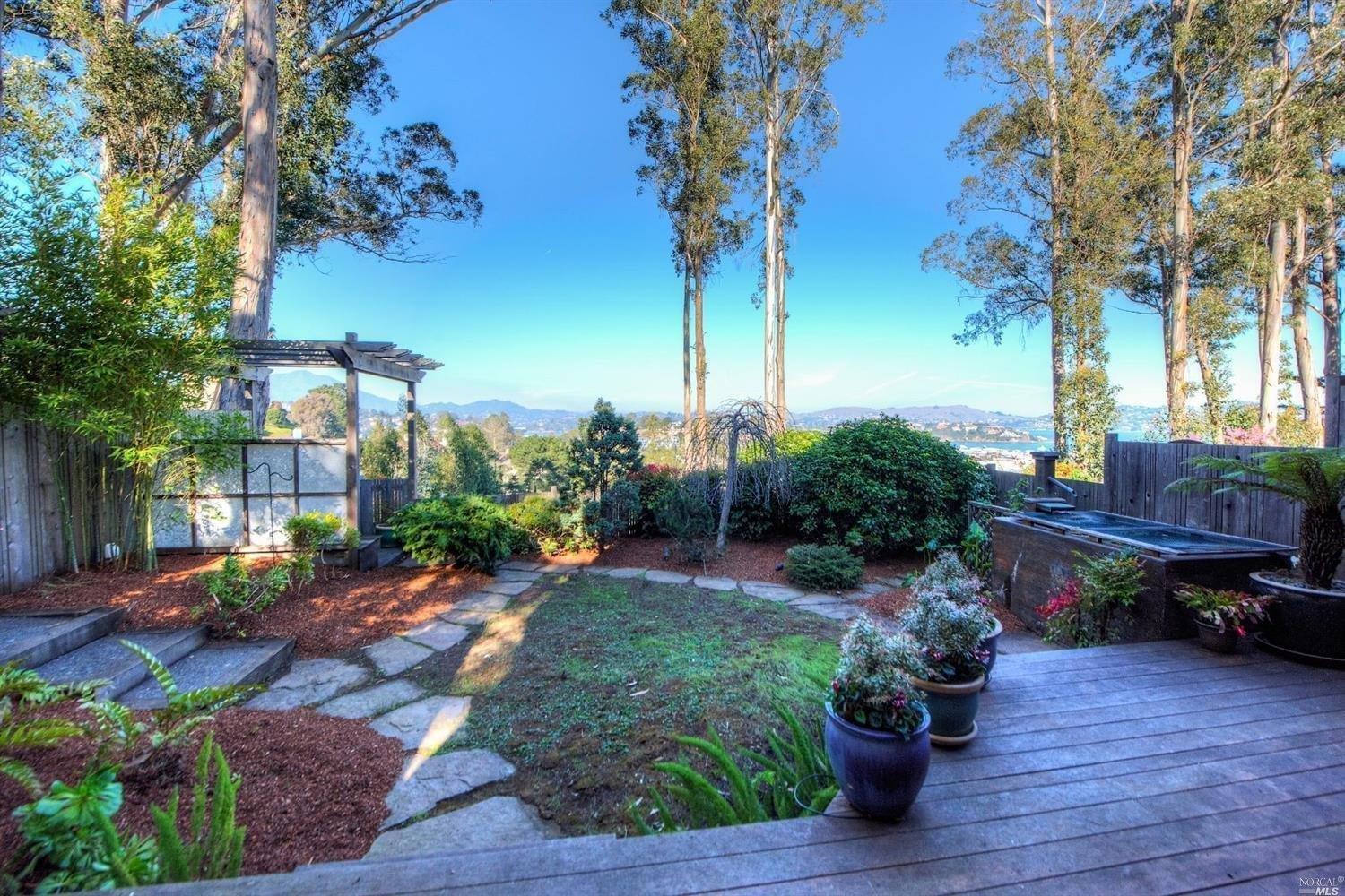62 Lincoln Dr