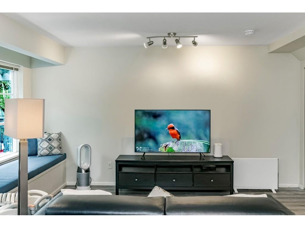66-7088 17th Ave