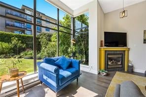 104-300 Waterfront Cres