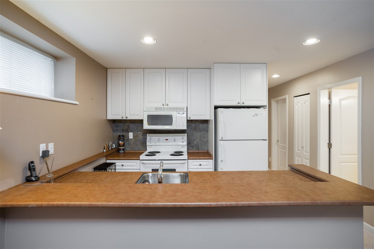 2975 Pinetree Close