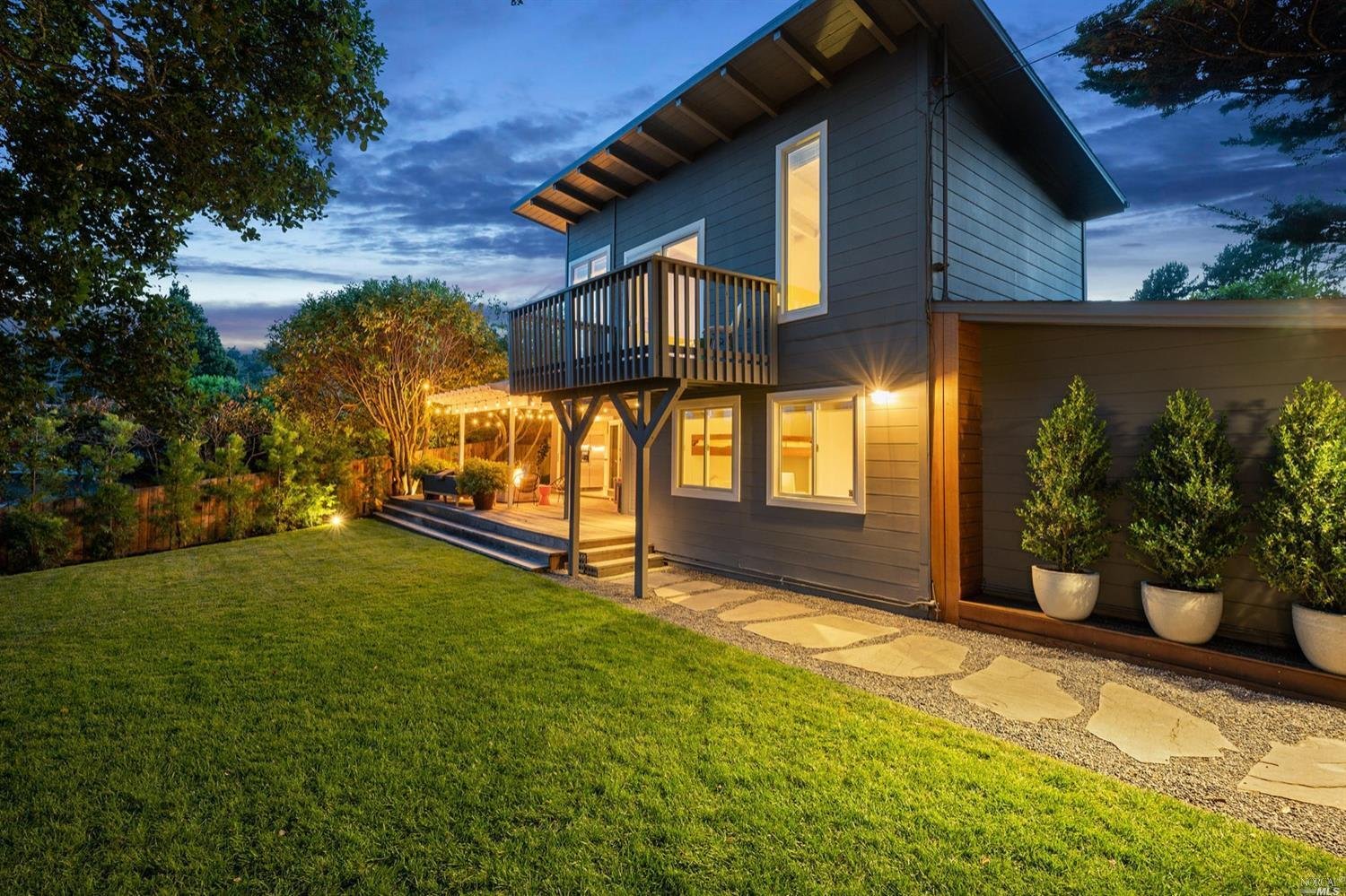 2 Cedarwood Ln