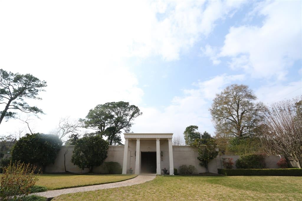 11 Inwood Oaks Dr