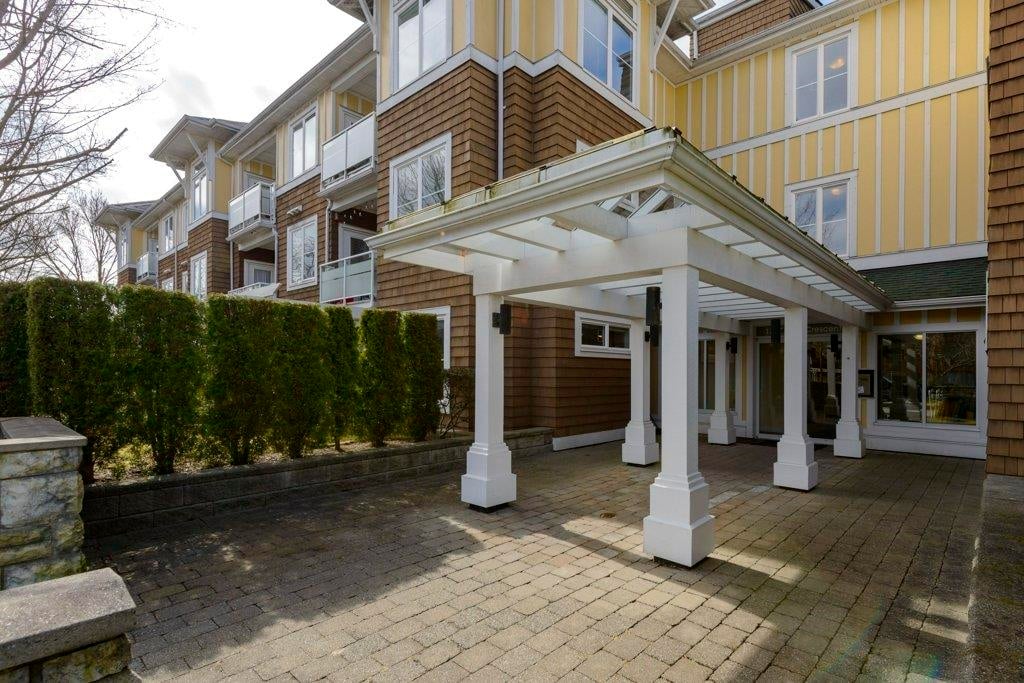 101-1375 View Cres