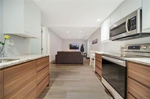 375 Kestrel St