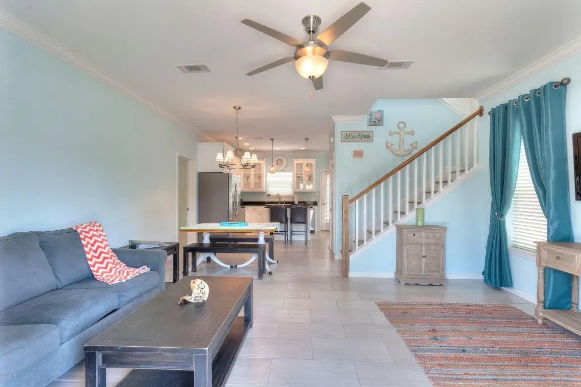 406 ALBATROSS Street