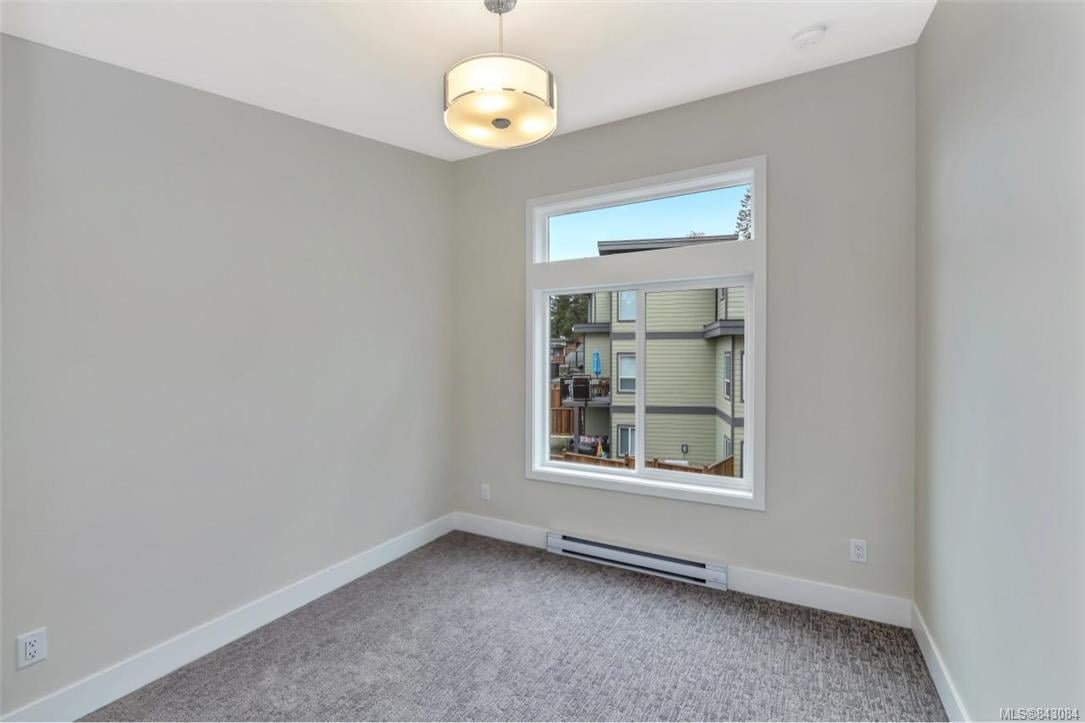 925 Echo Valley Pl, Langford