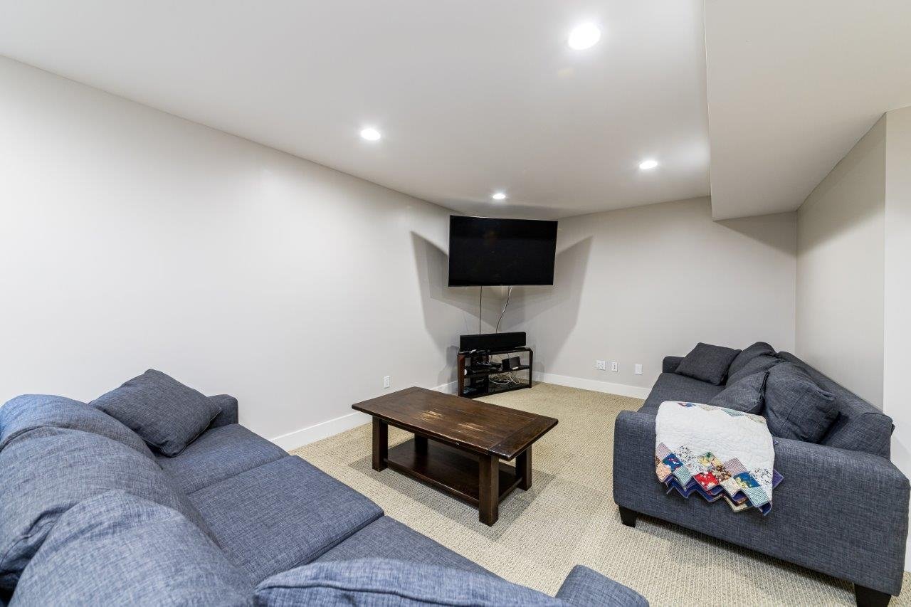 347 Salal Rd